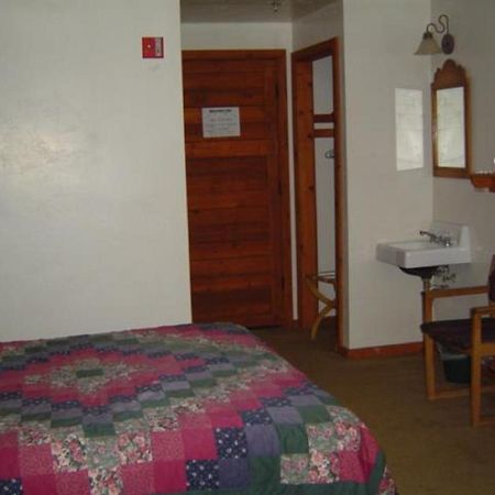 Upper Forni Strawberry Lodge מראה חיצוני תמונה