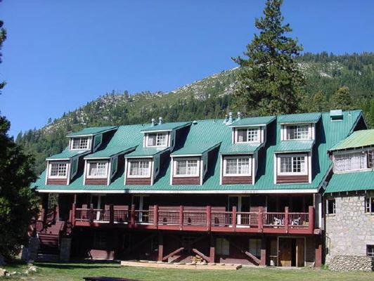 Upper Forni Strawberry Lodge מראה חיצוני תמונה