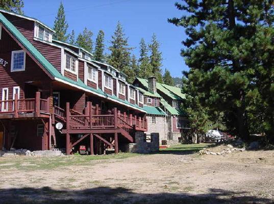 Upper Forni Strawberry Lodge מראה חיצוני תמונה