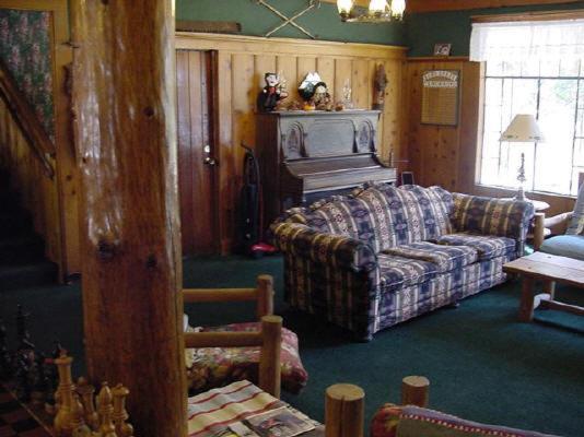 Upper Forni Strawberry Lodge מראה חיצוני תמונה