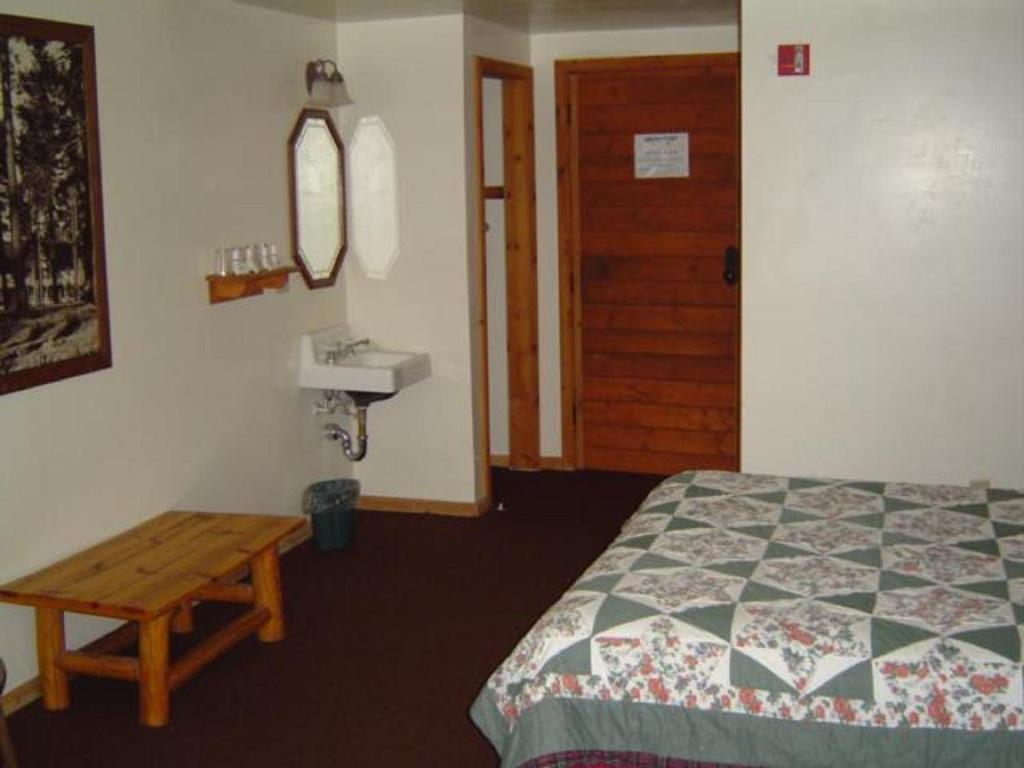 Upper Forni Strawberry Lodge מראה חיצוני תמונה